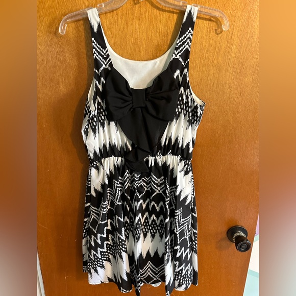 Juniors dress - Picture 2 of 3